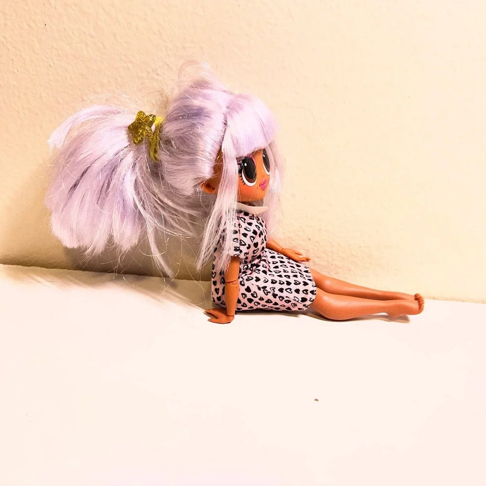 LOL Surprise OMG Remix Kitty K Doll Lavender Purple‎ Hair Heart Dress